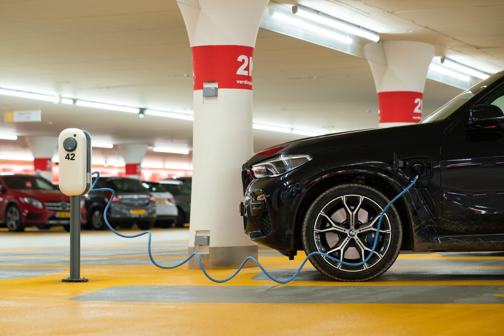 gm-to-add-charging-stations-nationwide-first-mile-of-wired-road